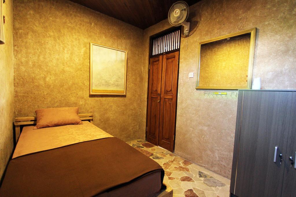 Posnya Seni Godod Art Gallery & Homestay Yogyakarta Extérieur photo